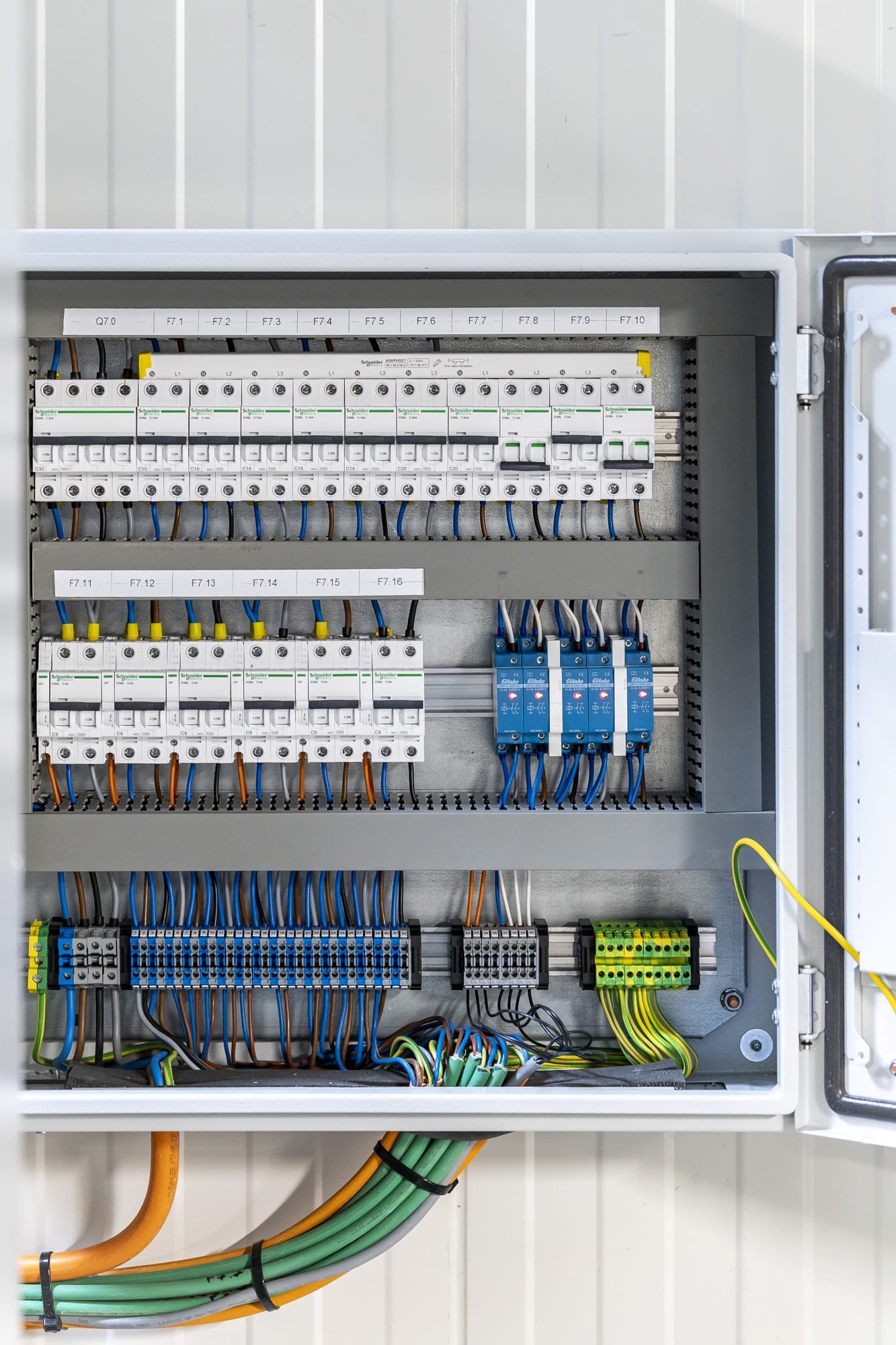 Veritec detail van realisatie van bordenbouw bij Herve Coldstore Zulte